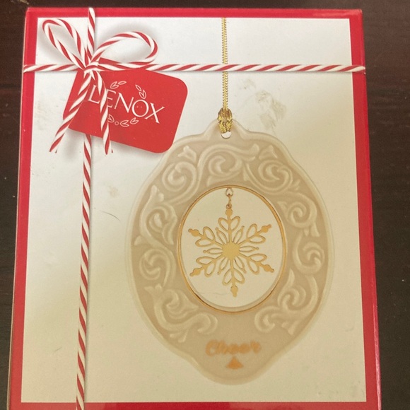 Lenox Vintage Snowflake Cheer Ornament brand new in box. - Picture 1 of 1